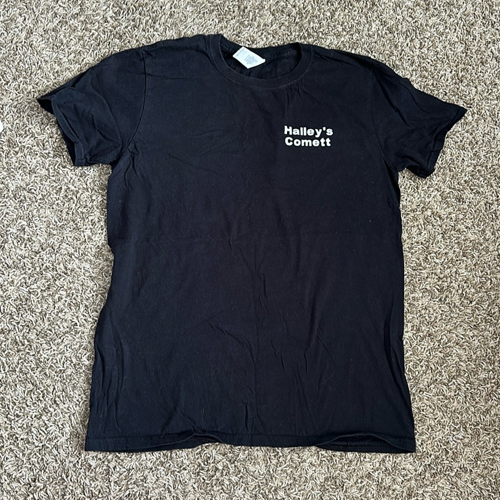black T shirt